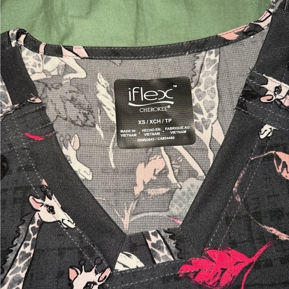 2/$35 Giraffe-ter My Love Cherokee NEW Work Scrubs Size XS iFlex Knit Panel Top - Picture 8 of 9